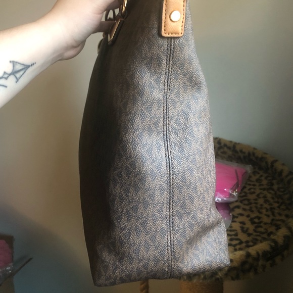 Michael Kors Karla Large Signature Tote - Picture 5 of 15